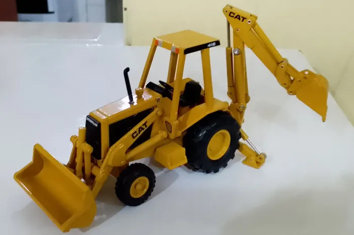 Miniatura Retroescavadeira CAT 416