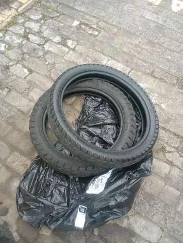 Vendo par de pneu de Moto Bros 160 usado