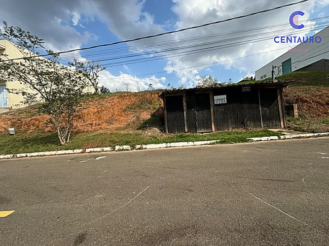 Lote com terraplanagem em condomínio fechado para venda! Oportunidade