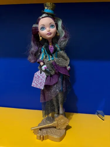 Ever after high Madeline Dia do legado