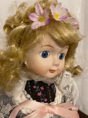 Boneca de porcelana
