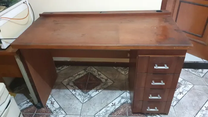 Mesa de escritório de madeira