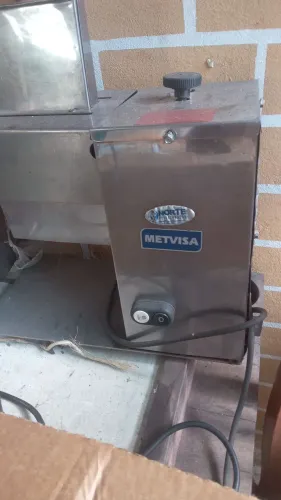 Máquina de amaciar bife