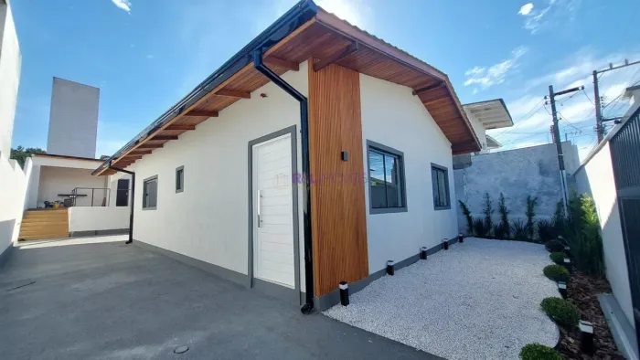 Casa com 3 dormitório, Suíte, Piscina e Edicula