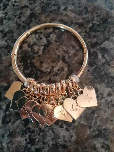 Vendo um bracele dourado