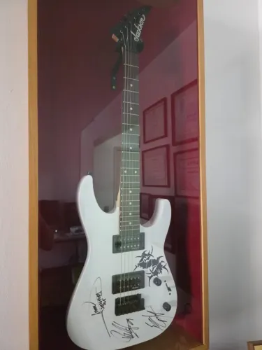 guitarra jackson autografada banda sepultura_Jackson JS Series Dinky JS11 em Snow White co