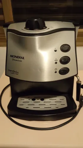 Cafeteira Expresso Mondial C-08