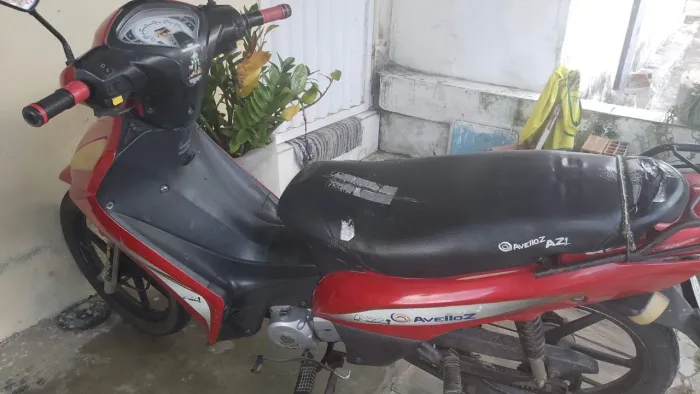 Moto em ótimo uso ,emplacada até maio do ano q vem
