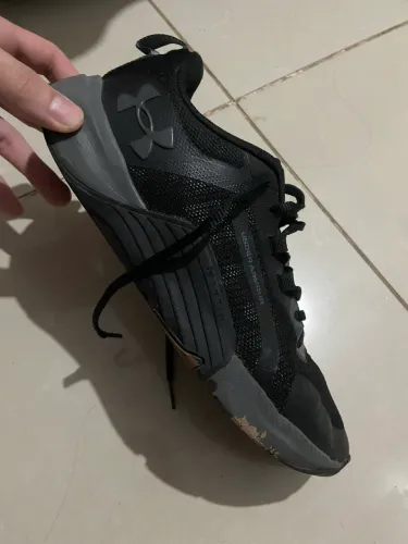 TÊNIS UNDER ARMOUR 40