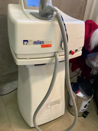 MÁQUINA DE DEPILAÇÃO A LASER