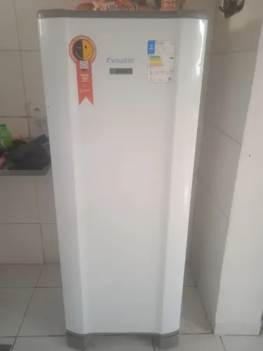 Geladeira Esmaltec