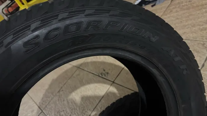 Vendo (2) Dois pneus Pirelli Aro 15 Scorpion Atr 205/60R15 91H