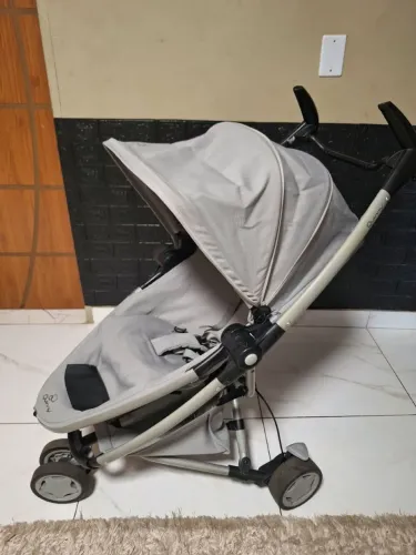 Carrinho Quinny modelo de passeio
