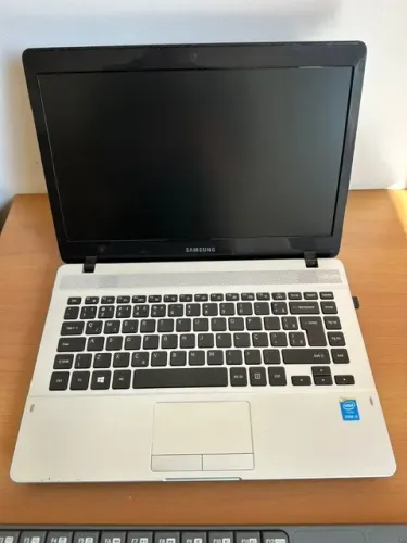 Notebook Samsung i3 5005U (teclado + mouse acompanham de cortesia)