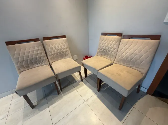 4 Cadeiras beje 20,00 cada
