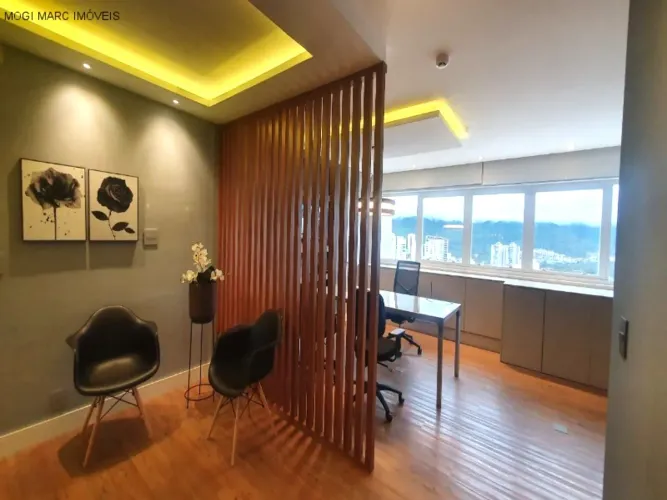 Sala comercial à venda no Centro Cívico de Mogi das Cruzes-SP: 1 sala, 1 banheiro, 1 vaga
