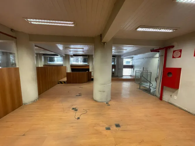 PONTO COMERCIAL / SOBRELOJA COM 280M² PARA LOCAÇÃO NO CENTRO