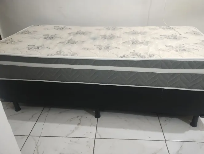 Vendo cama box solteiro