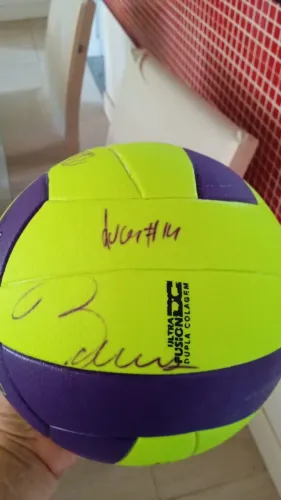 Bola Oficial Penalty VP 5000 X - Autografada pelo Elenco Vôlei Renata (Campinas)