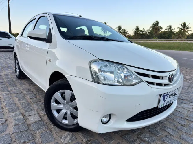 Toyota Etios X Sedan 1.5 Flex 16V 4P Mec. 2014