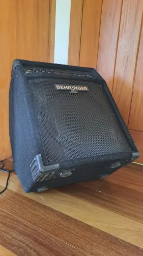 Amplificador de baixo Behringer BXL900
