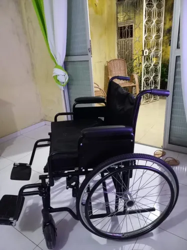 Cadeira de rodas USADA POUCAS VEZES