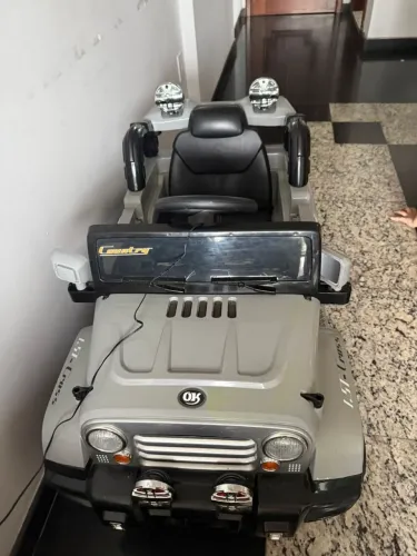 Carro infantil elétrico