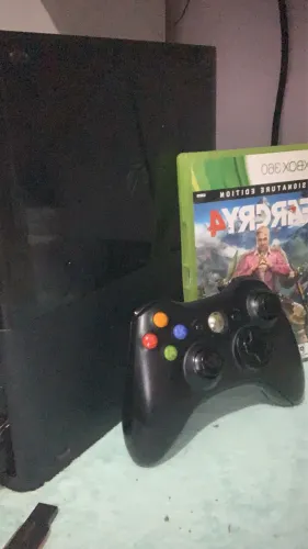 Xbox 360 com desbloqueio RGH + Controle original + 1 Jogo