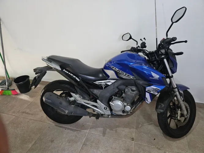 Vende se twister azul