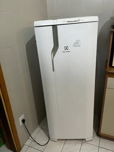 Geladeira Electrolux RE31 $650,00
