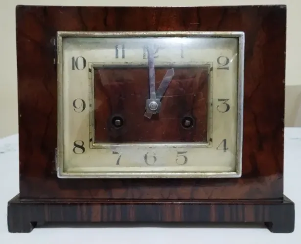 Relógio De Mesa Vintage Em Madeira - Ler Descrição Por Favor