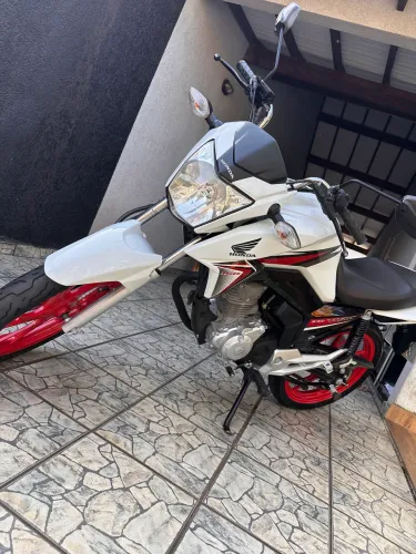 Vendo Honda CG Titan EX, ano 2016, com 60.000 km