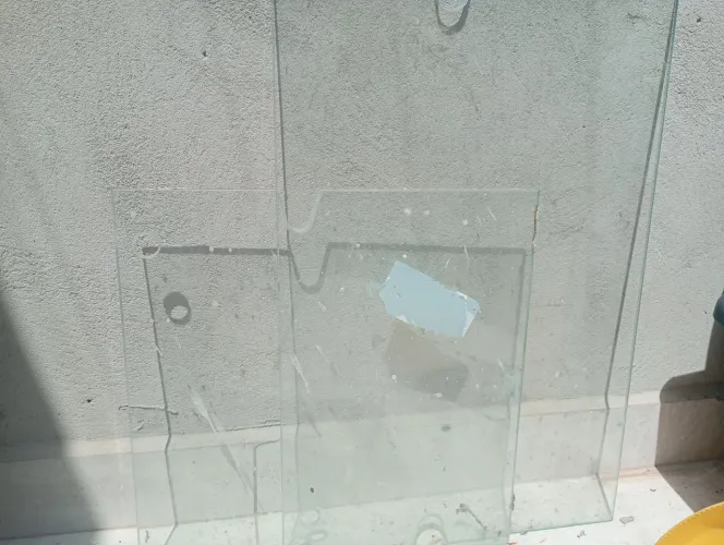 Vendo dois vidros ideais para janela de banheiro 