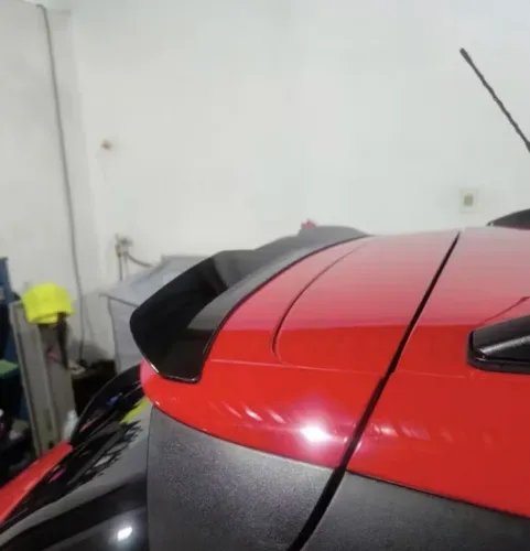 Aerofólio com todos carros Hatch autocolante