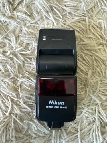 Flash Nikon SpeedLight SB-600