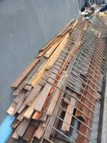 Deck de Madeira Cerca de 25m² a 30m² - Alta Resistência e Durabilidade
