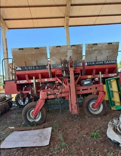 Plantadeira Semeato PAR 5000 de 10 linhas