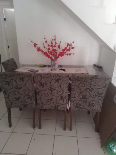 Mesa com 4 cadeiras