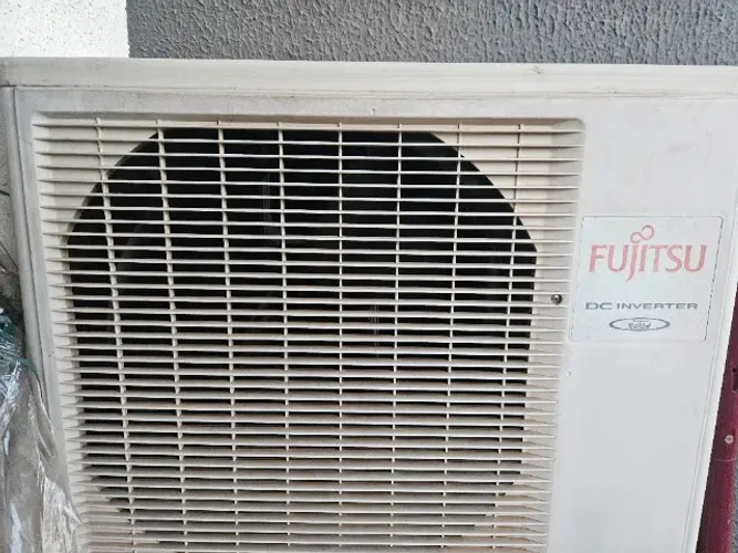 Ar-condicionado Fujitsu Inverter 9000 BTUs 220V Usado