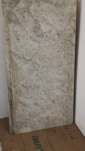 Pedras de mármore são 3 cada 300