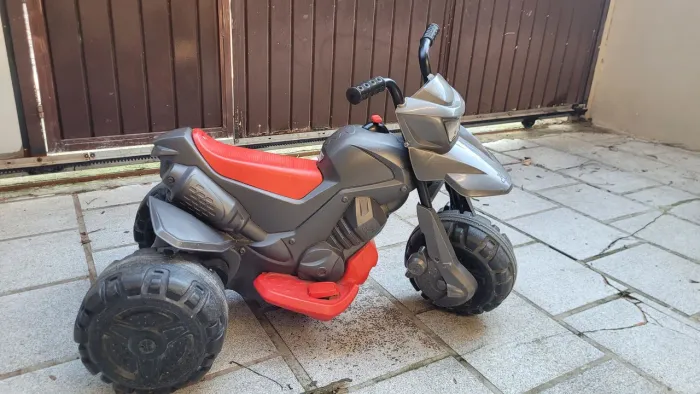 Moto elétrica infantil