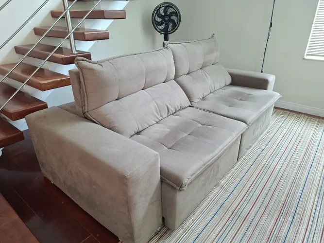 Sofá retrátil e reclinável
