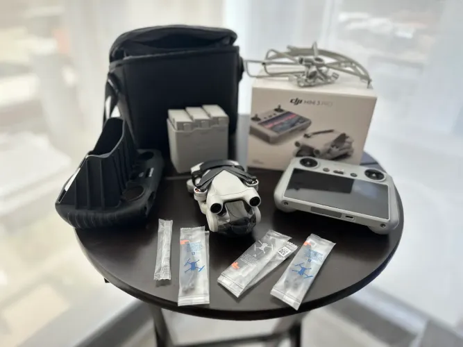 Drone DJI mini 3 PRO (controle com tela) kit fly more