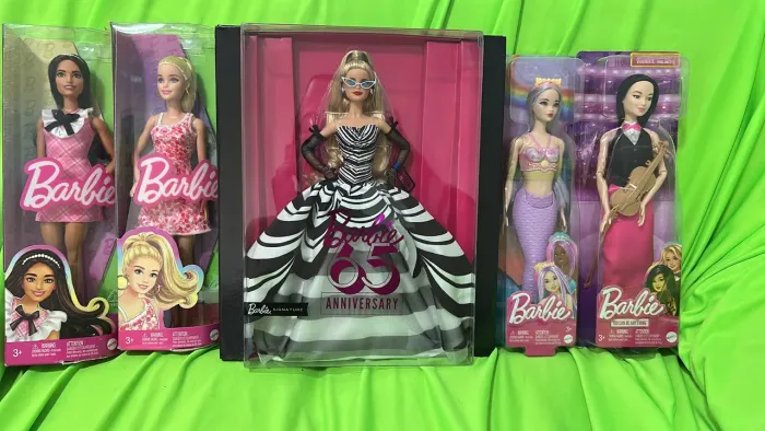 Lote de bonecas Barbies, com Barbie collecto 65 e Seria
