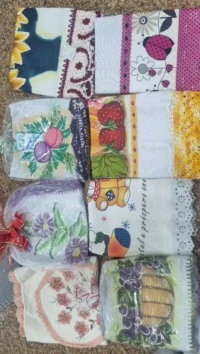 Vendo panos de prato bordado com pintura e com biquinho- somente venda- retirar no local