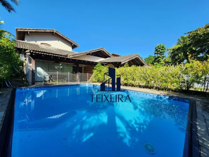 Casa a venda no condomínio Granville na praia da Enseada, 3 dormitórios, com garagem e laz