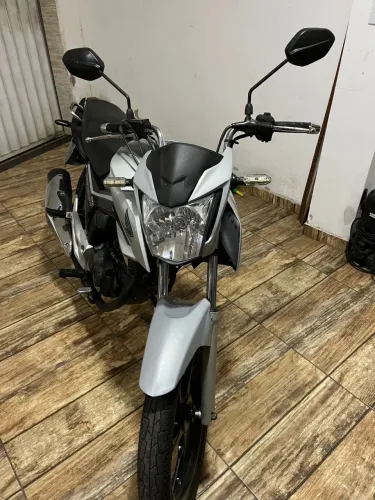 Titan 160 2023 - Conservada - R$ 18.500 - Vendo ou troco