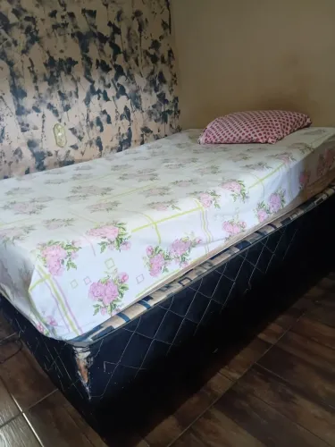 Vendo cama base e colchão