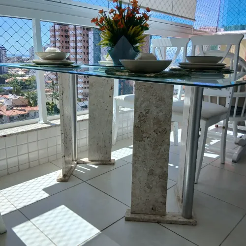 Mesa com 6 cadeiras