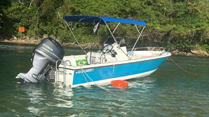 Lancha 19 pés, motor Yamaha 115 HP 4 tempos.